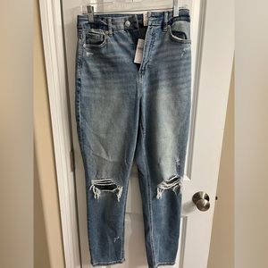BRAND NEW AE Curvy Mom Jeans, size 4
